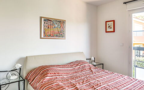 Résidence Cap Marine: Habitación, Habitación, Cama, Mueble, Sábana, Propiedad, Lecho, Marco De La Cama, Suelo, Diseño De Interiores