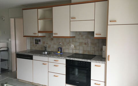 Schwizi'S Holiday Apartments: Gabinetes, Mostrador, Edificio, Propiedad, Lavabo, Estufa De Cocina, Fregadero, Cocina, Aparato De Cocina, Grifo