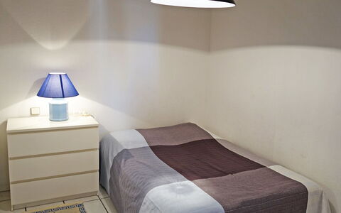 Artimon: Habitación, Cama, Habitación, Mueble, Propiedad, Sábana, Pared, Diseño De Interiores, Encendiendo, Lecho