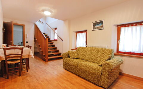 Albergo Diffuso - Cjasa Fantin: Habitación, Mueble, Suelo, Propiedad, Suelos De Madera, Diseño De Interiores, Edificio, Suelo Laminado, Madera Dura, Sala