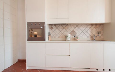 Rio Marina 400: Loseta, Habitación, Mueble, Propiedad, Gabinetes, Cocina, Suelo, Diseño De Interiores, Mostrador, Piso