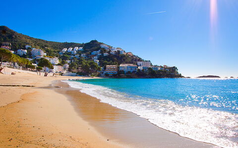 Mila i Fontanals: Agua, Cielo, Los Recursos Hídricos, Azul, Playa, Montaña, Paisaje Natural, Árbol, Costeras Y Los Accidentes Geográficos Oceánico, Luz De Sol