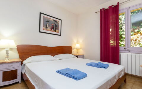 Bella Vista: Propiedad, Mueble, Azur, Comodidad, Diseño De Interiores, Textil, Encendiendo, Edificio, Madera