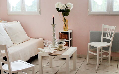 Le Clos des Sapins: Mueble, Habitación, Blanco, Silla, Sala, Mesa, Suelo, Diseño De Interiores, Mesa De Café, Propiedad