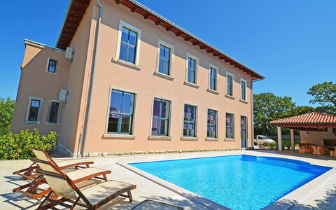 Old School House: Propiedad, Edificio, Casa, Piscina, Bienes Raíces, Casa, Villa, Departamento, Arquitectura, Inmuebles