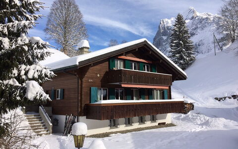 Grindelwald 322: Cielo, Nube, Nieve, Edificio, Planta, Ventana, Árbol, Casa, Pendiente, Alerce