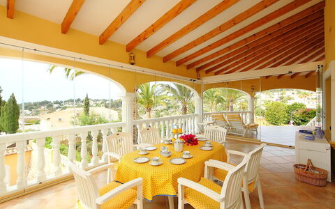 Bombilla: Propiedad, Edificio, Habitación, Bienes Raíces, Casa, Villa, Mueble, Inmuebles, Mesa, Diseño De Interiores
