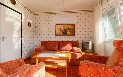 Palma: Mueble, Propiedad, Marco, Comodidad, Ventana, Madera, Naranja, Edificio, Diseño De Interiores, Arquitectura