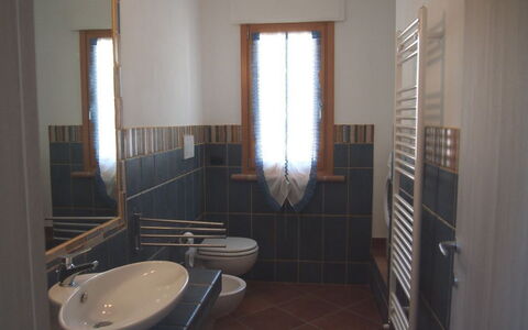 Villa Dei Cipressi: Habitación, Baño, Propiedad, Suelo, Edificio, Loseta, Bienes Raíces, Casa, Arquitectura, Diseño De Interiores