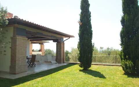 Villa Dei Cipressi: Propiedad, Casa, Edificio, Hierba, Villa, Bienes Raíces, Árbol, Casa, Inmuebles, Arquitectura