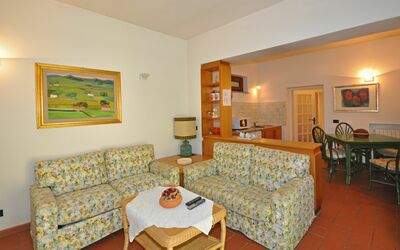 Anfora 1: Habitación, Propiedad, Mueble, Edificio, Sala, Diseño De Interiores, Bienes Raíces, Casa, Mesa, Suelo