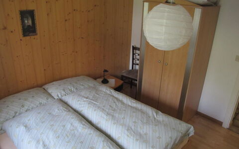 Helene: Mueble, Edificio, Comodidad, Madera, Diseño De Interiores, Suelo, Sombra, Marco De La Cama, Cama, Pared