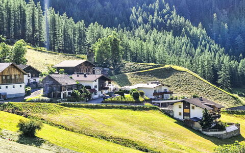 Berghof Reich: Piso, Suelo, Material Compuesto, Piscina, La Luz Del Día, Fuente De Agua, Loseta
