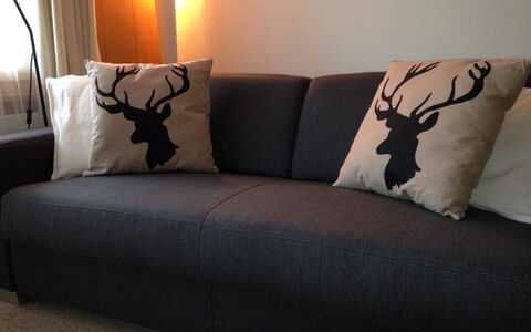 Butterfly: Marrón, Mueble, Sofá, Comodidad, Ligero, Textil, Madera, Edificio, Lámpara, Diseño De Interiores