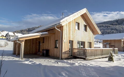 Murau 202: Cielo, Nieve, Nube, Ventana, Madera, Pendiente, Edificio, Casa, Cabaña, Vía Muerta