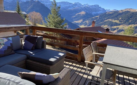 Chalet Weitblick: Madera, Mueble, Cordillera, Mueble Para Exteriores, Silla, Porche, Manchas De Madera, Madera Dura, Cubierta, Balcón