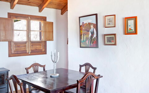 De Aitana: Mesa, Mueble, Propiedad, Edificio, Marco, Silla, Madera, Diseño De Interiores, Suelo, Ventana