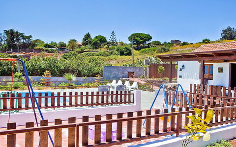 De Aitana: Cielo, Planta, Ventana, Edificio, Árbol, Madera, Sombra, Cerca, Espacio Publico, Ocio