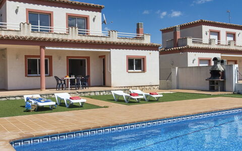 Villa Malva Ii: Agua, Cielo, Propiedad, Edificio, Ventana, Piscina, Azur, Azul, Nube, Planta