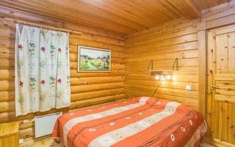 Kaukonraitti 4 C 2: Madera, Techo, Casa, Manchas De Madera, Cuarto De Troncos, Madera Dura, Habitación, Cama, Cabaña, Marco De La Cama