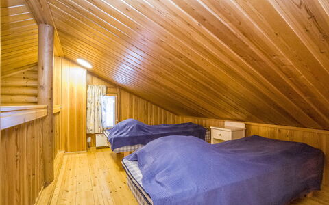 Kaukonraitti 4 C 2: Madera, Techo, Suelo, Madera Dura, Habitación, Habitación, Manchas De Madera, Ático, Cama, Cabaña