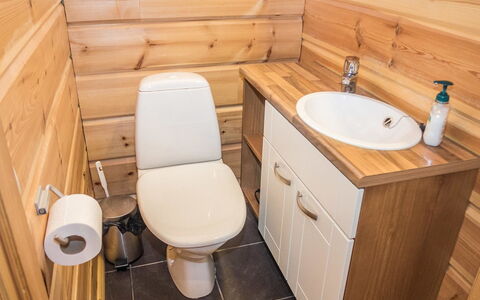 Katajarinne B: Asiento Del Baño, Baño, Arreglo De Tubería, Piso, Baño, Madera, Suelo, Plomería, Mueble De Baño, Lavabo Del Baño