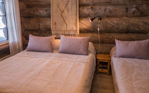 Harjula: Habitación, Madera, Cama, Sábana, Lecho, Mueble, Suelo, Piso, Linos, Marco De La Cama