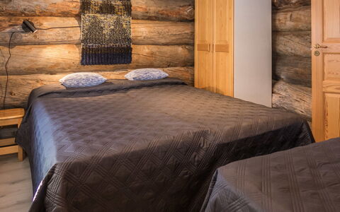 Harjula: Madera, Habitación, Sábana, Cama, Lecho, Linos, Suelo, Diseño De Interiores, Piso, Marco De La Cama