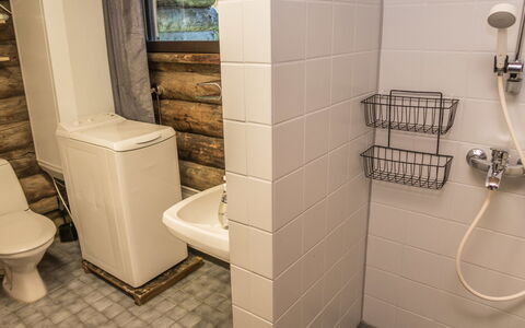 Hallan Kelo: Asiento Del Baño, Madera, Arreglo De Tubería, Piso, Baño, Suelo, Baño, Diseño De Interiores, Plomería, Habitación