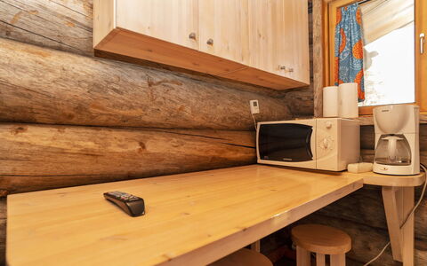 Saarenkainalo: Madera, Piso, Suelo, Manchas De Madera, Diseño De Interiores, Madera Dura, Cuarto De Troncos, Techo, Habitación, Tablón