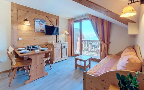 Le Corbier 700: Madera, Mueble, Departamento, Habitación, Techo, Manchas De Madera, Silla, Madera Dura, Barniz, Maderas