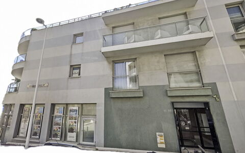 Antibes 185: Departamento, Diseño Urbano, Condominio, Material Compuesto, Uso Mixto, Hormigón, Balcón, De Vehículos De Lujo, Segmento D, Estacionamiento