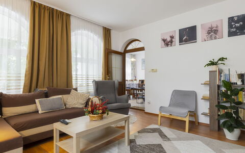 Goliath: Mueble, Diseño De Interiores, Piso, Suelo, Sofá, Suelos De Madera, Madera, Sala, Habitación, Departamento