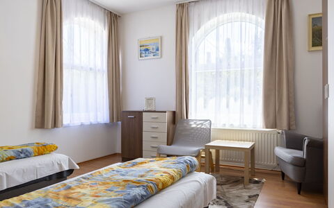 Goliath: Diseño De Interiores, Habitación, Piso, Cama, Suelo, Madera, Sábana, Mueble, Lecho, Departamento