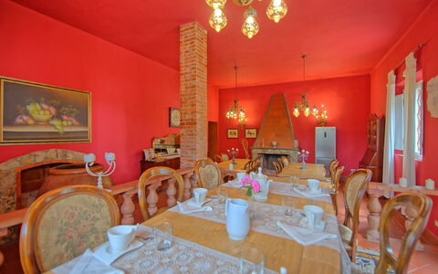 Villa Lorenza: Habitación, Propiedad, Comedor, Diseño De Interiores, Mueble, Edificio, Restaurante, Mesa, Bienes Raíces, Casa
