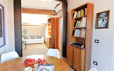 Apt. San Lorenzo Ii 993.2: Habitación, Propiedad, Mueble, Diseño De Interiores, Edificio, Sala, Casa, Techo, Naranja, Casa