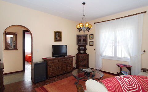 Alberes: Marco, Mueble, Madera, Comodidad, Espejo, Diseño De Interiores, Televisión, Sala, Cajón, Suelo