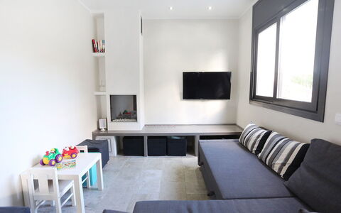 Gunella: Habitación, Propiedad, Mueble, Sala, Diseño De Interiores, Edificio, Mesa, Casa, Mesa De Café, Suelo