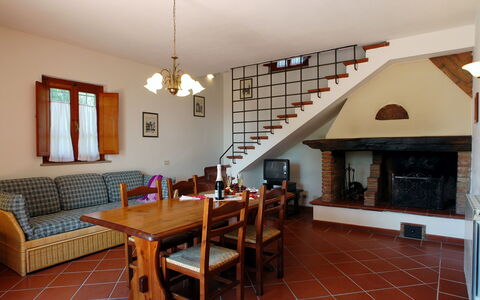 La Valle: Propiedad, Habitación, Edificio, Casa, Techo, Diseño De Interiores, Suelo, Mueble, Bienes Raíces, Suelos De Madera