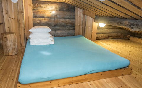 Nousujohde C1: Madera, Suelo, Piso, Habitación, Diseño De Interiores, Cama, Madera Dura, Habitación, Lecho, Manchas De Madera