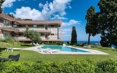 Isola Bella: Propiedad, Edificio, Inmuebles, Casa, Bienes Raíces, Arquitectura, Barrio Residencial, Piscina, Casa, Recurso
