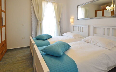 Villa Olea: Habitación, Mueble, Cama, Habitación, Propiedad, Sábana, Marco De La Cama, Diseño De Interiores, Lecho, Colchón