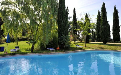 Quarantallina: Piscina, Propiedad, Árbol, Paisaje Natural, Recurso, Inmuebles, Ocio, Bienes Raíces, Hierba, Vacaciones
