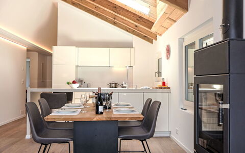 Zermatt 654: Mueble, Diseño De Interiores, Piso, Cocina, Madera, Techo, Mostrador, Lámpara, Silla, Suelo