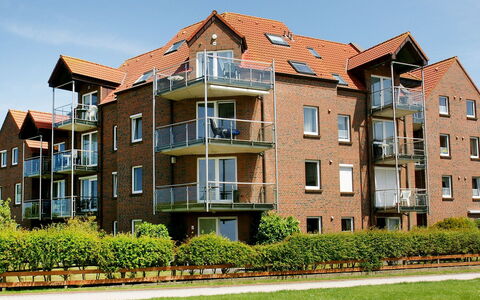 Baltrum-Badestrasse: Cielo, Planta, Edificio, Tiempo De Día, Propiedad, Ventana, Diseño Urbano, Barrio, Barrio Residencial