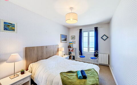 Saint Malo 260: Cama, Mueble, Habitación, Diseño De Interiores, Lecho, Pared, Sábana, Suelo, Habitación, Linos