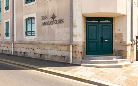 Saint Malo 260: Ventana, Superficie De La Carretera, Puerta, Edificio, Madera, Fachada, Acera, Ciudad, Tintes Y Sombras