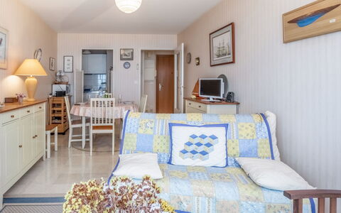 Saint Malo 260: Marco, Mueble, Propiedad, Mesa, Gabinetes, Azur, Diseño De Interiores, Encendiendo, Silla, Lámpara