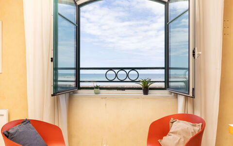 Saint Malo 260: Propiedad, Mueble, Ventana, Edificio, Comodidad, Nube, Diseño De Interiores, Textil, Encendiendo, Madera