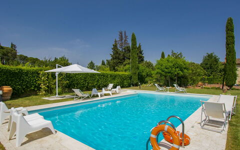 Aurelia: Agua, Planta, Propiedad, Cielo, Piscina, Naturaleza, Azur, Árbol, Mueble Para Exteriores, Sombra